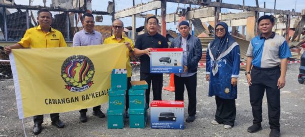 SABERKAS Cawangan Ba’kelalan hulur bantuan kepada SMK Lawas