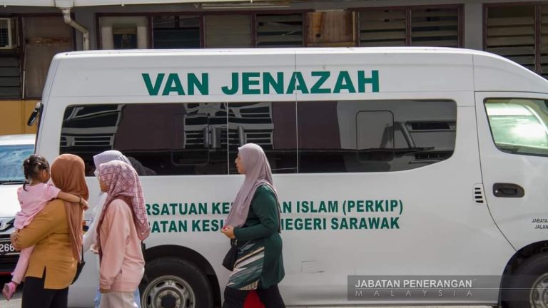 Perahu karam: Salah seorang mangsa dikebumi di Balingian