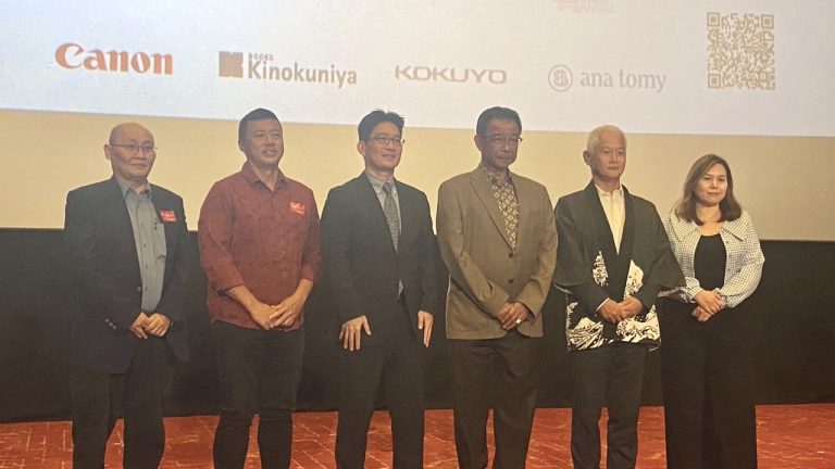 Pertukaran budaya letak Sarawak di peta dunia