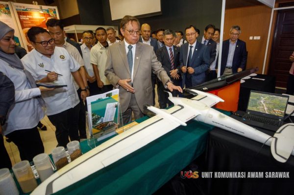 Dua model jentera penuai kelapa sawit guna ‘Lipan’ dan ‘Kerbau’