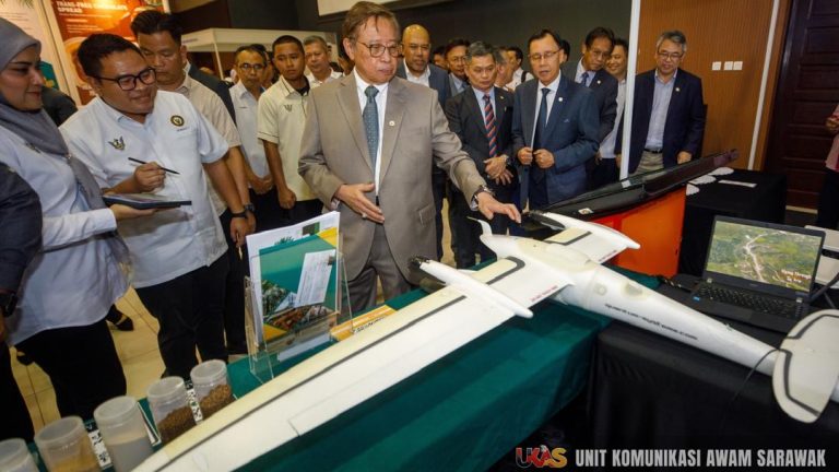 Dua model jentera penuai kelapa sawit guna ‘Lipan’ dan ‘Kerbau’