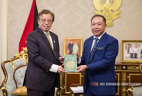 Dr Azhar bersara, rakam penghargaan kepada Kerajaan Sarawak