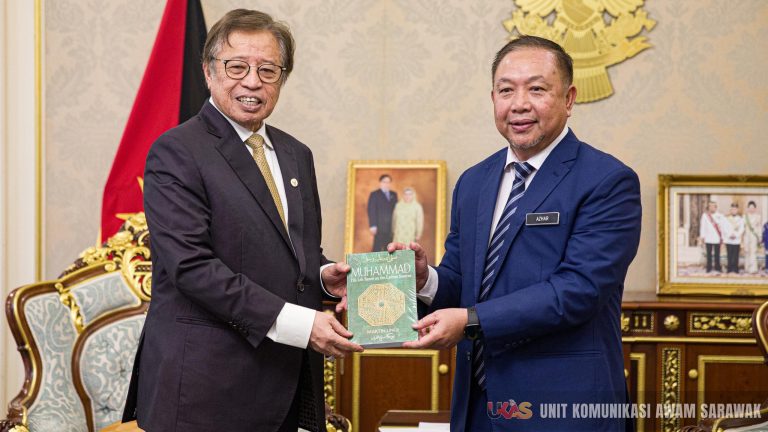 Dr Azhar bersara, rakam penghargaan kepada Kerajaan Sarawak