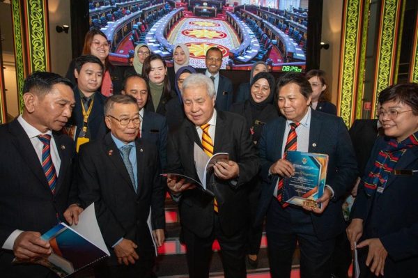 55 lesen buru buaya dikeluar