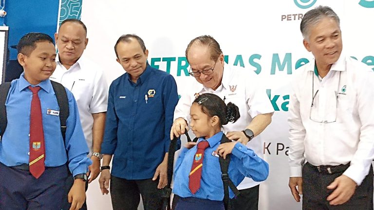 Hantar anak belajar di sekolah berasrama – Uggah
