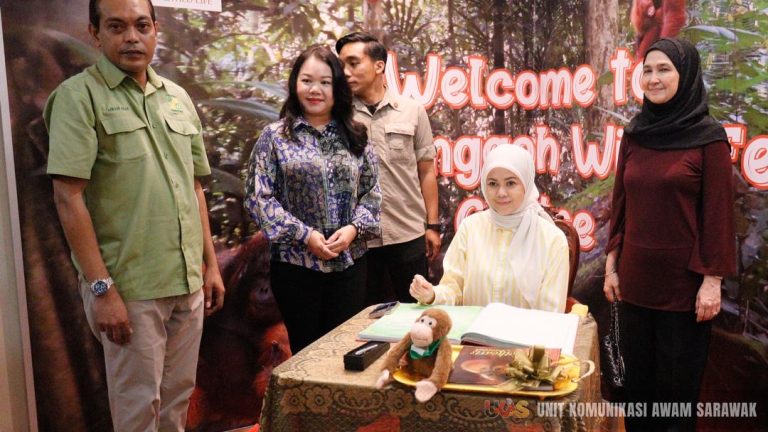 Tengku Permaisuri Norashikin berangkat kunjungi Pusat Hidupan Liar Semenggoh
