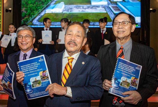 Lantik calon pengambilan khas guru Sarawak sebagai guru COS baharu