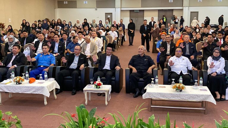 Perangi rasuah guna teknologi moden dan media massa