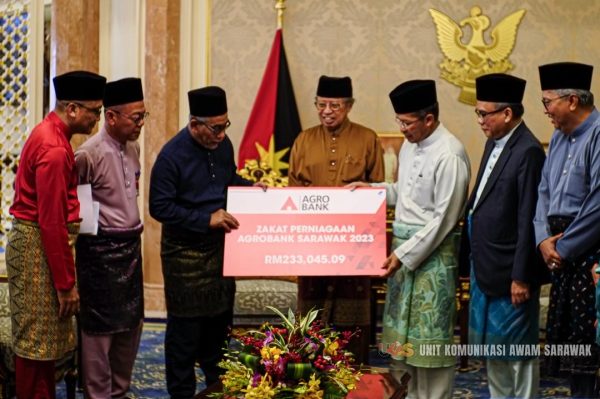 Agrobank serah zakat perniagaan kepada TBS