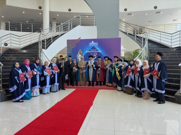 Konvokesyen PPE UNIMAS raikan 96 graduan
