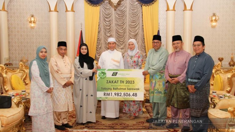 Lembaga Tabung Haji serah kepada Tabung Baitulmal Sarawak