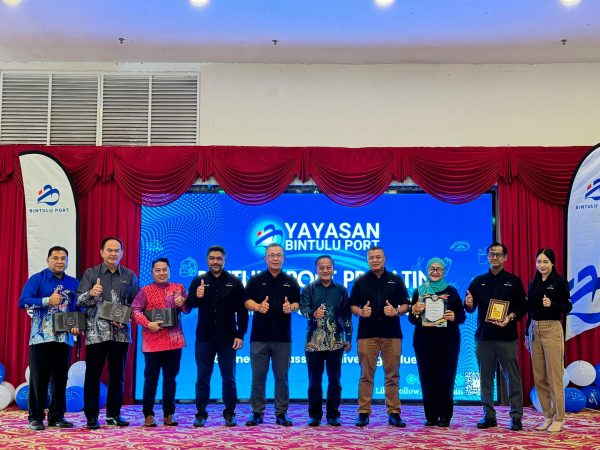 Yayasan Bintulu Port taja kelengkapan murid sekolah