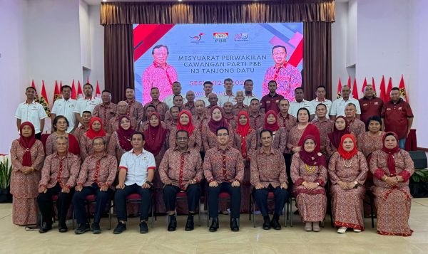 Azizul Adenan ketua cawangan N.3 Tanjong Datu, semua menang tanpa tanding