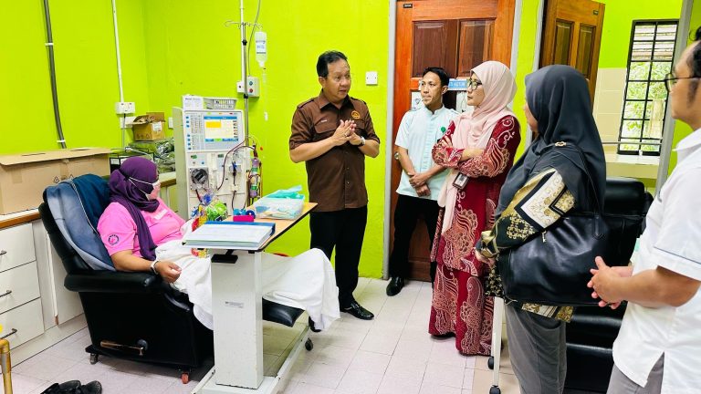 Yayasan OBYU sumbang mesin hemodialisis pada Hospital Daro