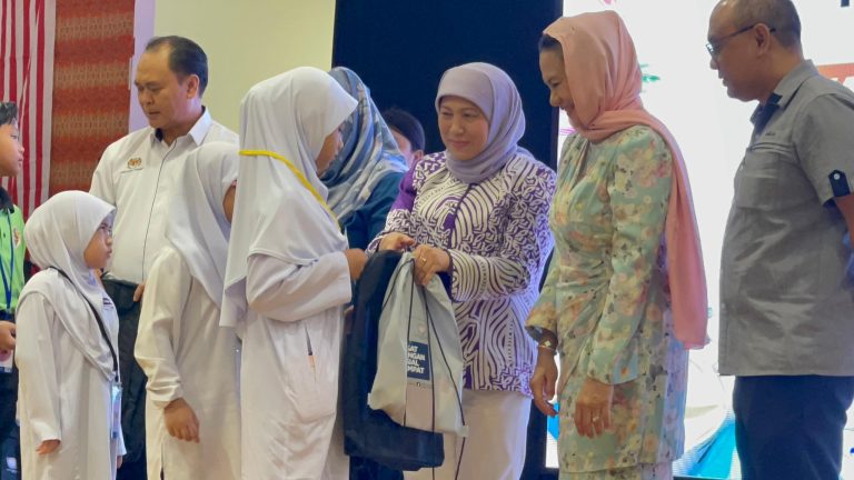 Sumbangan Back to School suntik semangat murid sekolah