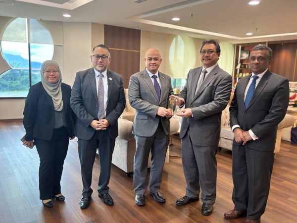 Sarawak, Brunei terokai peluang kerjasama sektor tenaga, kelestarian alam sekitar