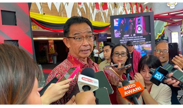 Abdul Karim serah kedudukan kabinet pada Premier Sarawak
