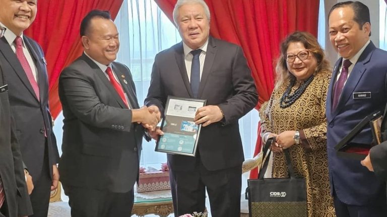 Awang Tengah terima kunjungan Alexander, projek Sarawak dibincang