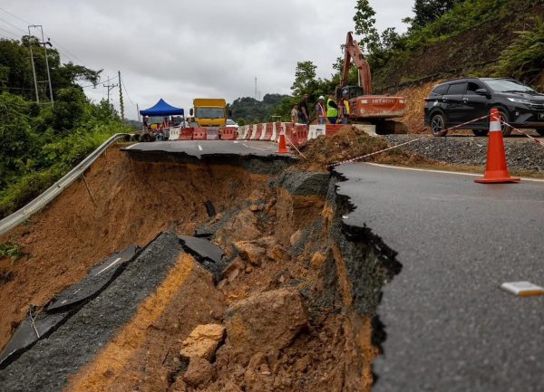 Jalan Song-Temalat-Kanowit terjejas, laluan sementara disedia