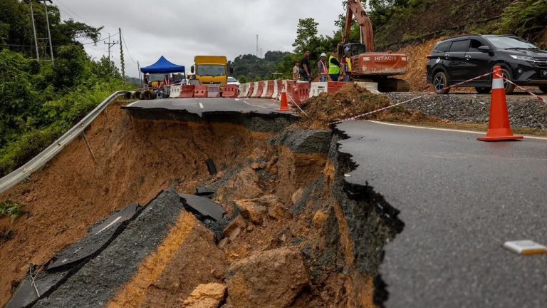 Jalan Song-Temalat-Kanowit terjejas, laluan sementara disedia