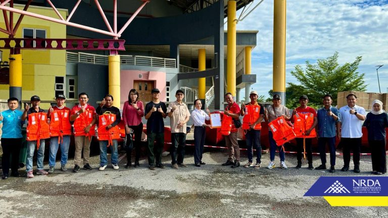 Nelayan Lawas terima peralatan tangkap ikan, jana ekonomi