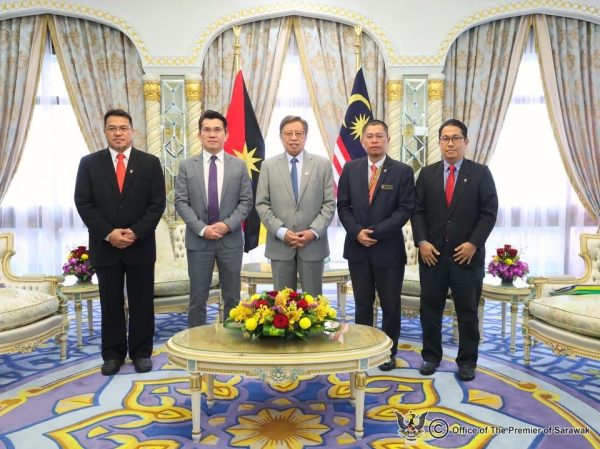 Rektor UiTM, Panglima 1 Divisyen baharu kunjungi Premier Sarawak