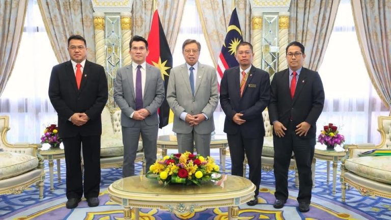 Rektor UiTM, Panglima 1 Divisyen baharu kunjungi Premier Sarawak