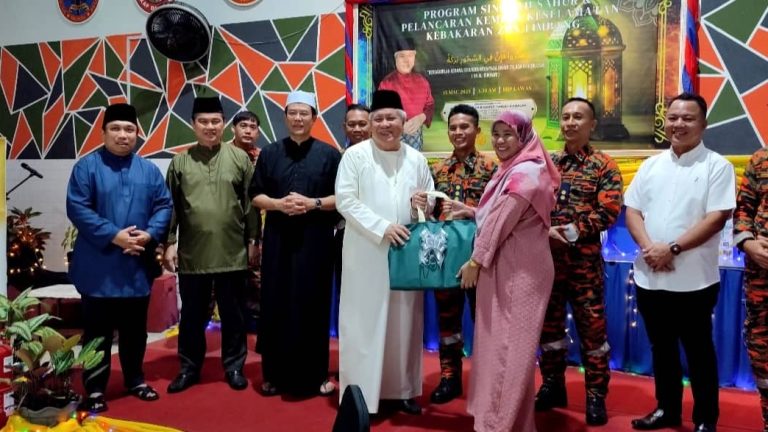 Geran kerajaan RM10,000 untuk balai bomba Lawas, Limbang