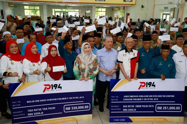 Kursus pendedahan AI bagi masyarakat Petra Jaya