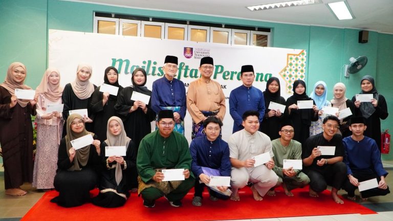 Pelajar, staf asnaf UiTMCS terima sumbangan