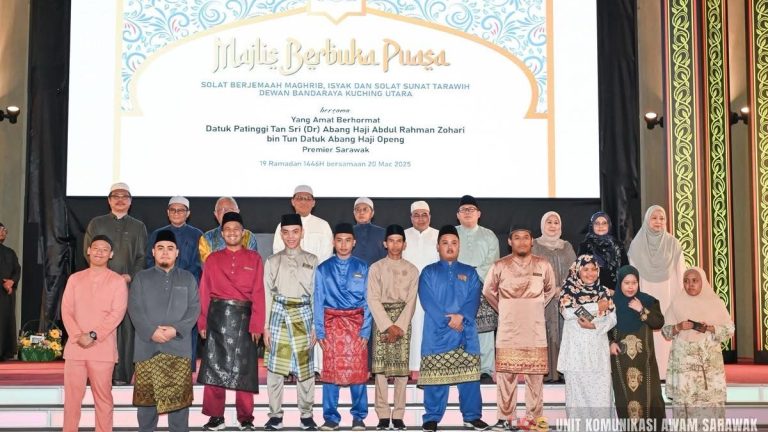 Premier Sarawak berbuka puasa bersama kakitangan DBKU