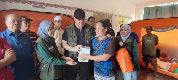 Awang Tengah santuni mangsa banjir