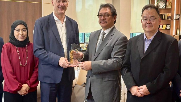 Australia minat bekerjasama dengan Sarawak
