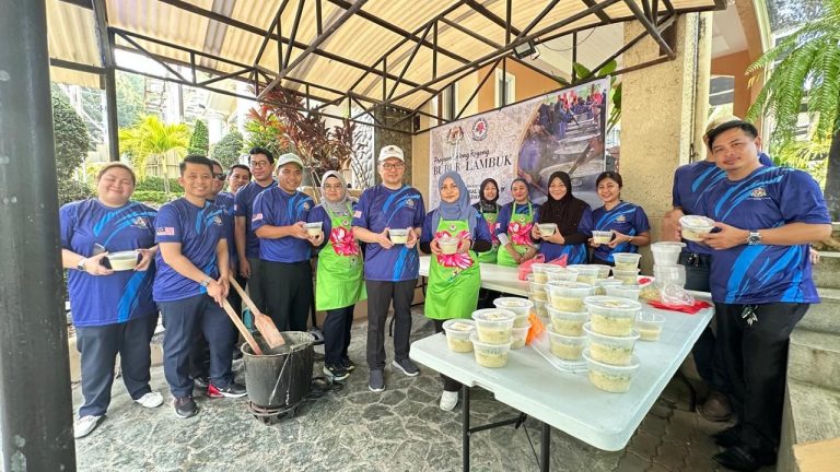 Konsulat Jeneral Malaysia di Filipina agih 200 pek bubur lambuk