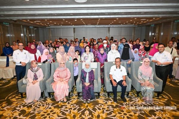 Yayasan Sarawak, MAKSAK Wanita Sarawak sampaikan sumbangan Aidilfitri