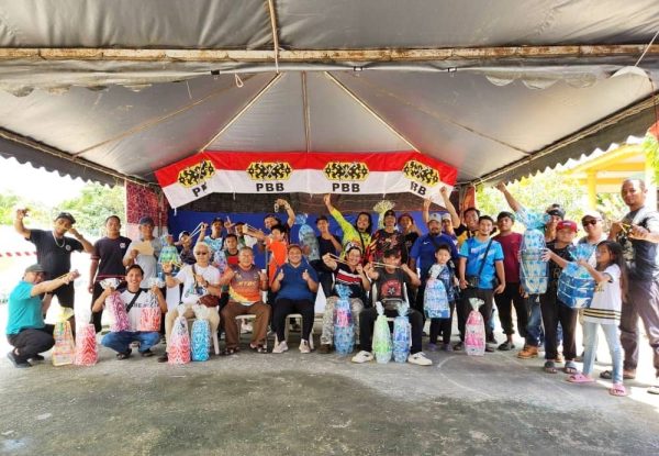 Gadis Seman pemain terbaik pertandingan melastik Kampung Melango