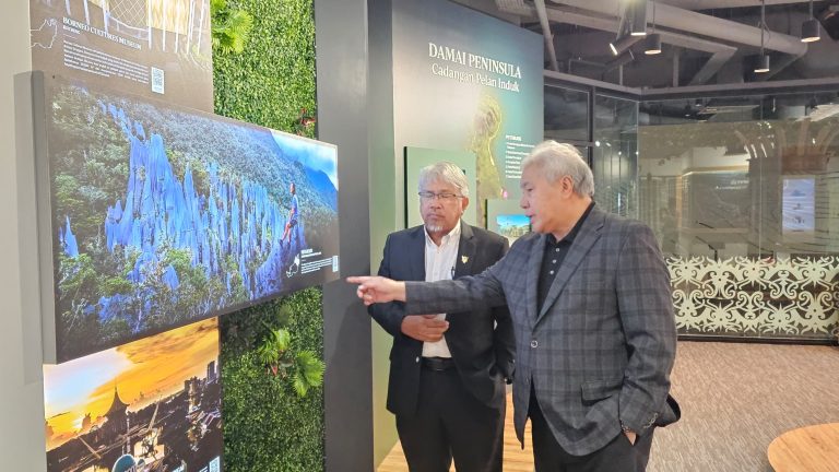 Awang Tengah lawat STATOB di Brunei