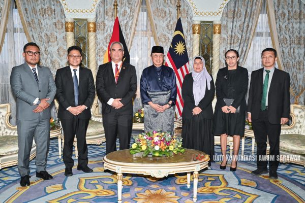 Kunjungan perpisahan Konsul Jenderal Indonesia terhadap Premier Sarawak