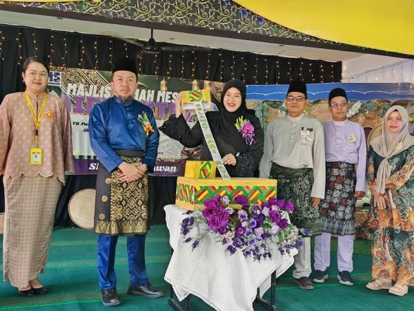Pelajar IPT anak Sarawak boleh mohon laptop percuma