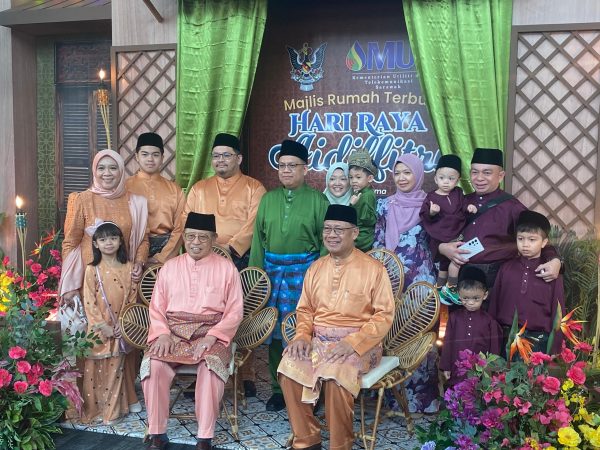 Premier Sarawak serikan Rumah Terbuka Aidilfitri MUT