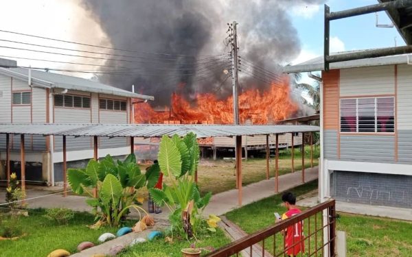 Dua blok kuarters guru SK Perpat musnah terbakar