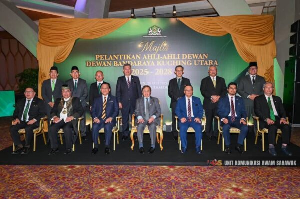 10 Ahli Dewan DBKU baharu angkat sumpah