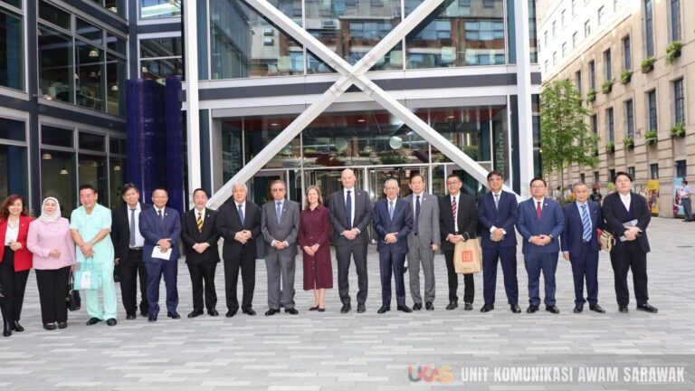 Premier Sarawak berjumpa dengan Presiden, Naib Canselor LSE