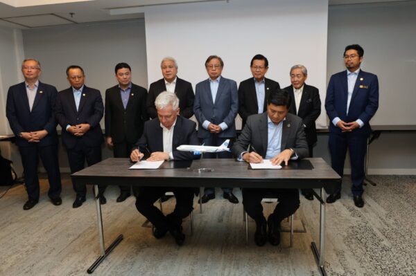 Premier Sarawak saksikan majlis menandatangani perjanjian usaha sama AIROD & SATYS