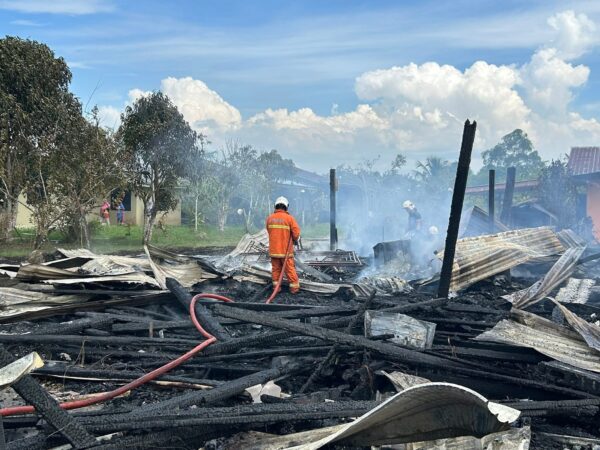 Mangsa kebakaran Kampung Pegei terima sumbangan Ahli Parlimen Mukah