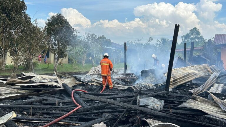 Mangsa kebakaran Kampung Pegei terima sumbangan Ahli Parlimen Mukah