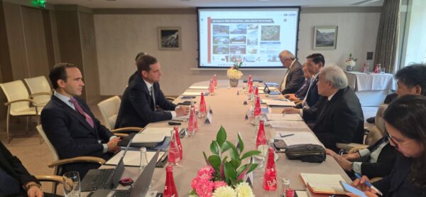 Sarawak, Ardian bincang industri semikonduktor