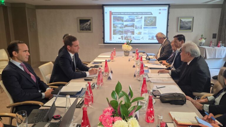 Sarawak, Ardian bincang industri semikonduktor