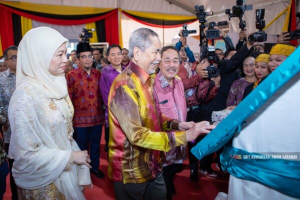 TYT, Premier Sarawak serikan Majlis Jamuan Teh Hari Keputeraan Agong