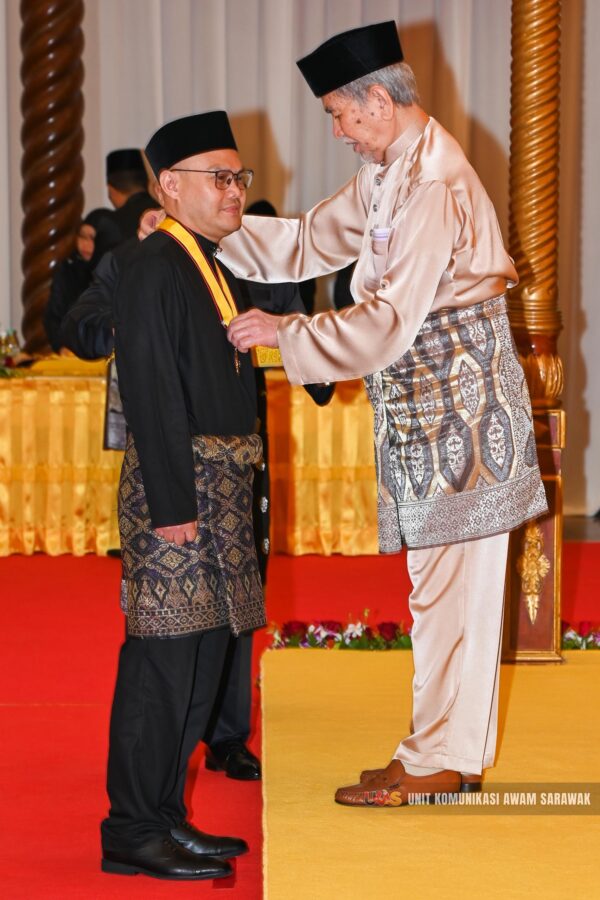 137 dikurnia Pingat, Darjah Kebesaran Sarawak